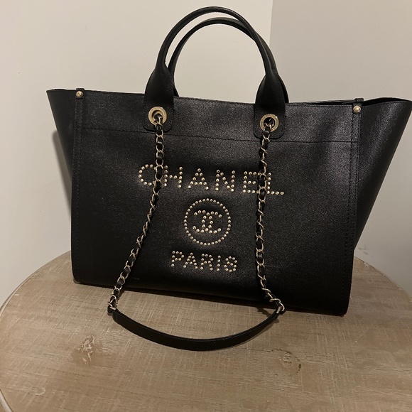 Chanel Deauville leather tote - Picture 1 of 6